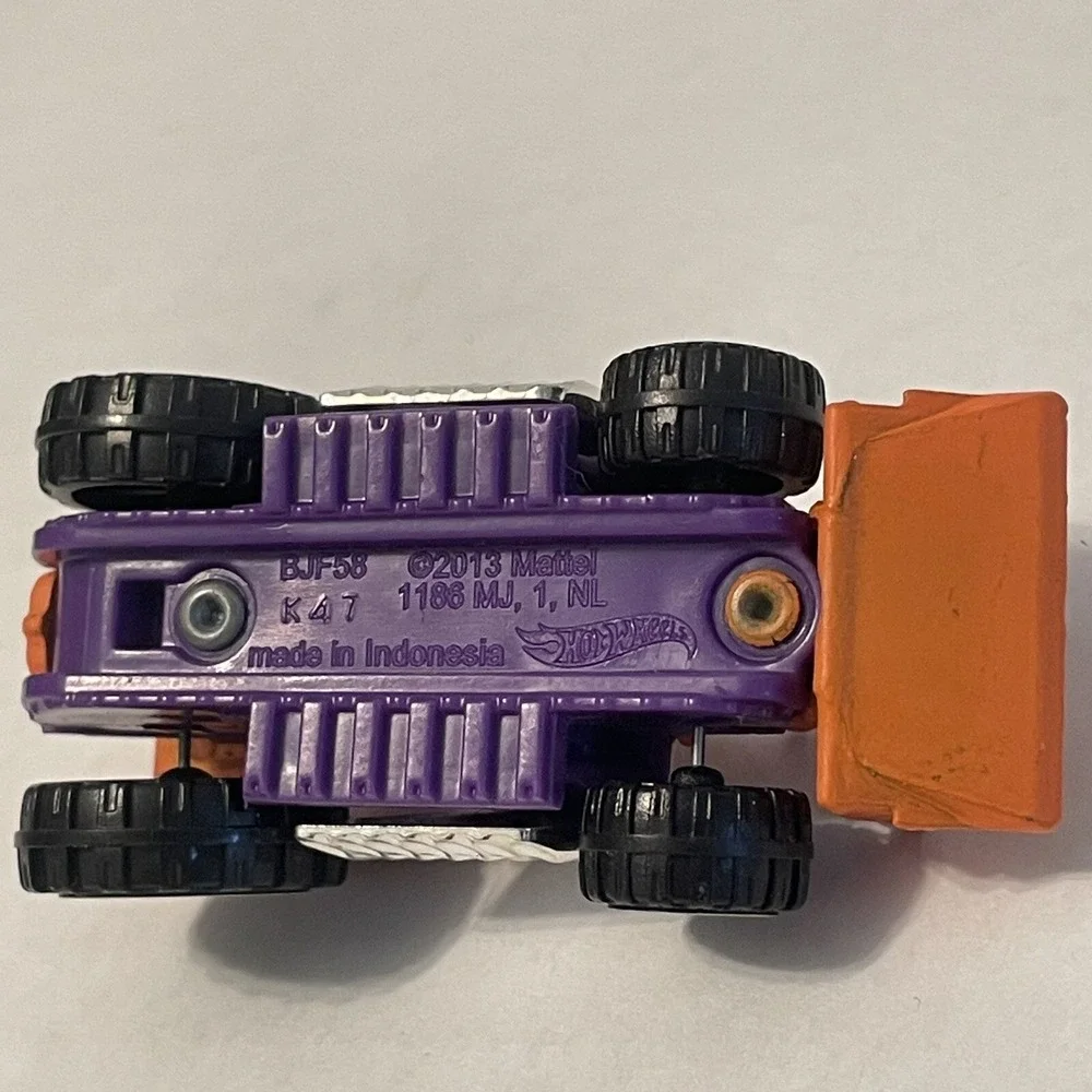 Orange /‎ Purple Front End Loader Truck 2013 Hot Wheels Diecast Car